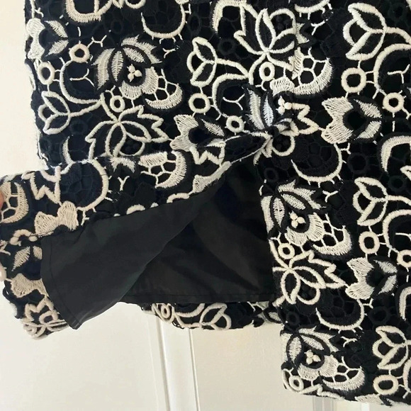 Talbots Skirt Black @ White Floral Embroidered Lace Overlay Lined Pencil Size 10 - Picture 4 of 6